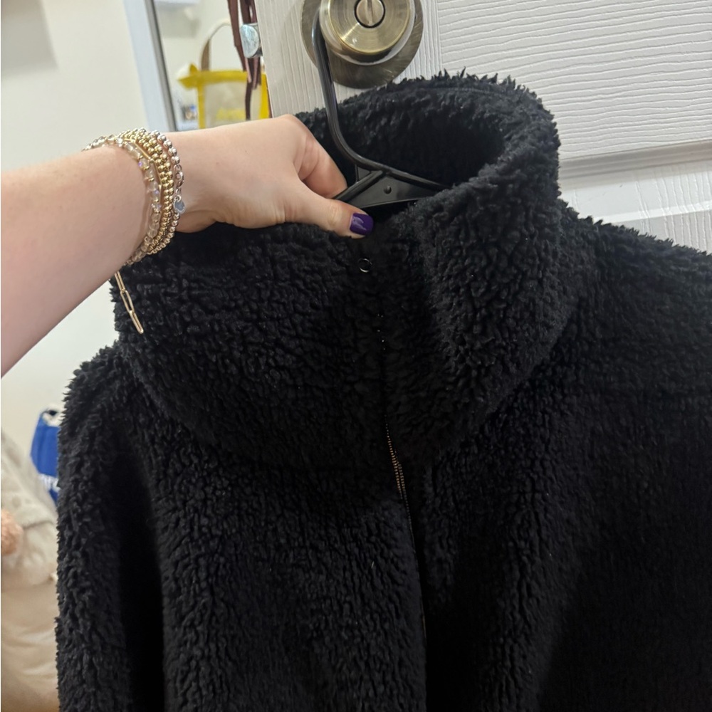 LULULEMON Cinchable Fleece Zip-Up Jacket in Black - Womens 10 - Picture 4 of 9